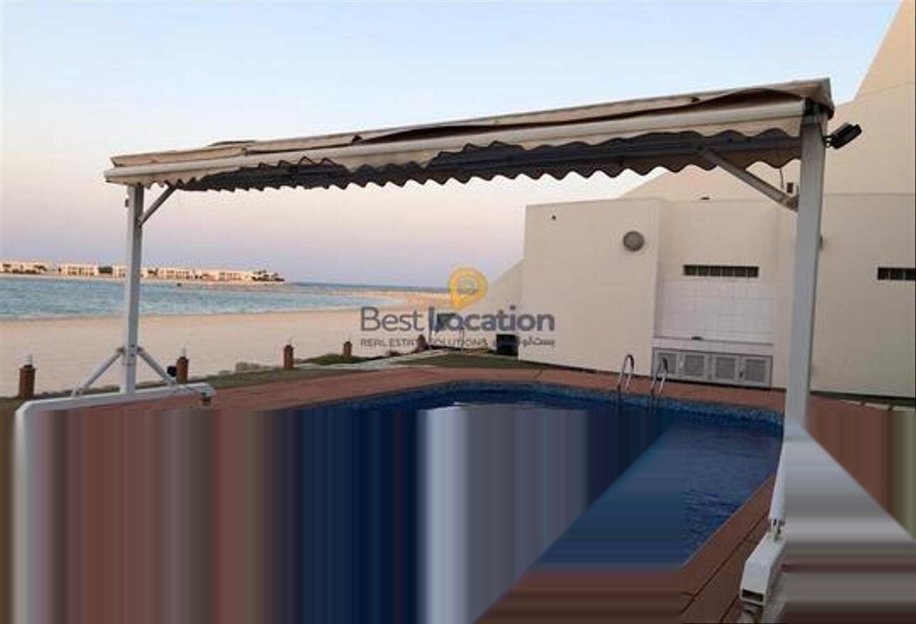 فيلا 4 غرف بإطلالة بحرية في درة البحرين