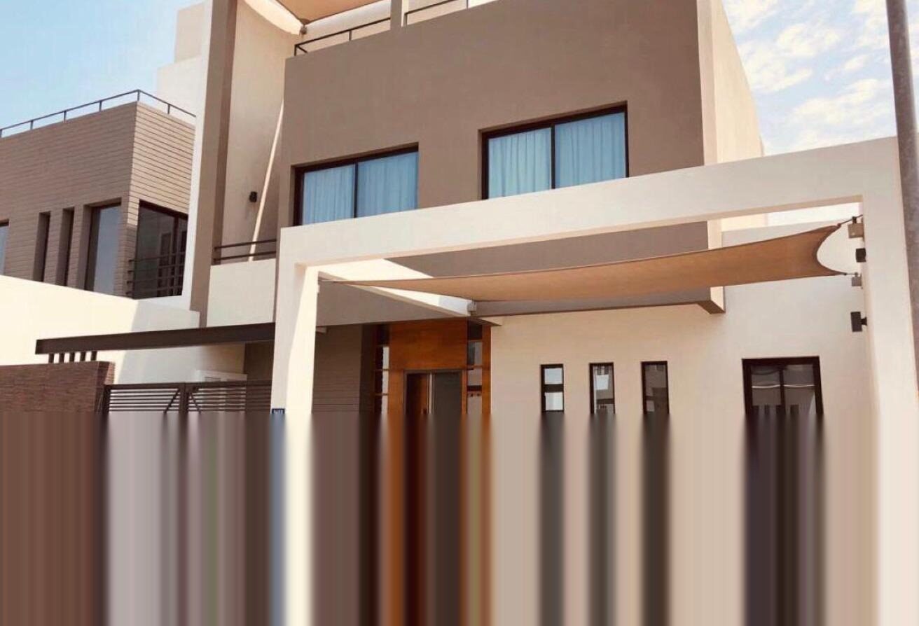 فيلا بثلاث غرف نوم مع حديقة خاصة في سار