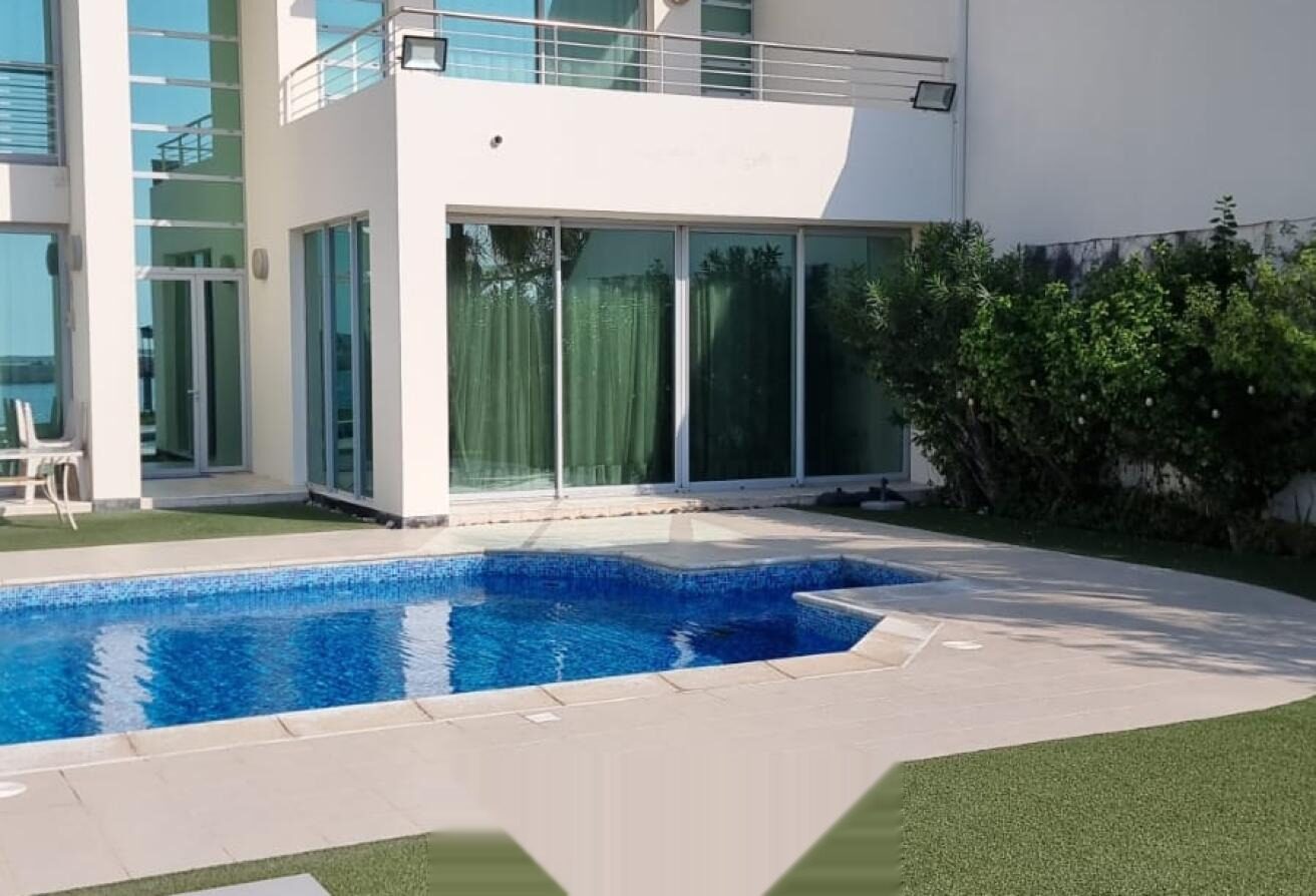 فيلا 4 غرف بإطلالة بحرية في جيتي درة البحرين