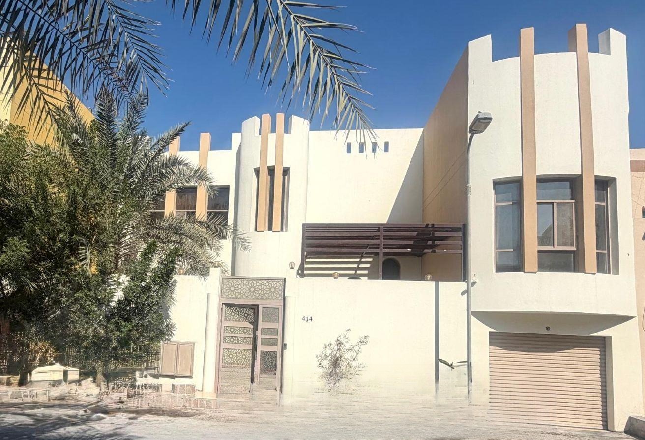 فيلا للبيع بـ 6 غرف نوم في سترة