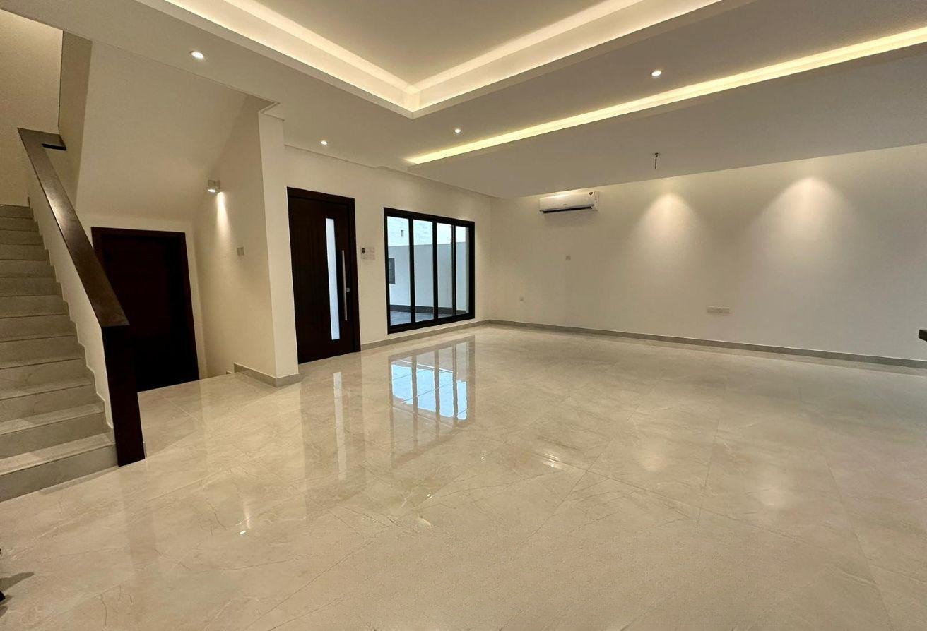 4-Bedroom Semi-Furnished Villa with Pool in Hamala