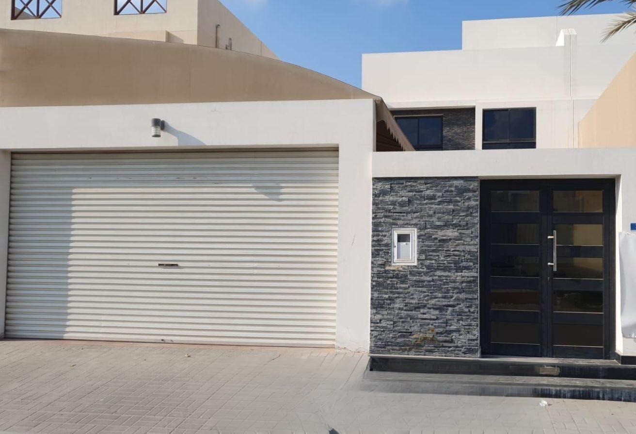 فيلا غير مفروشة بخمس غرف نوم للبيع في سند