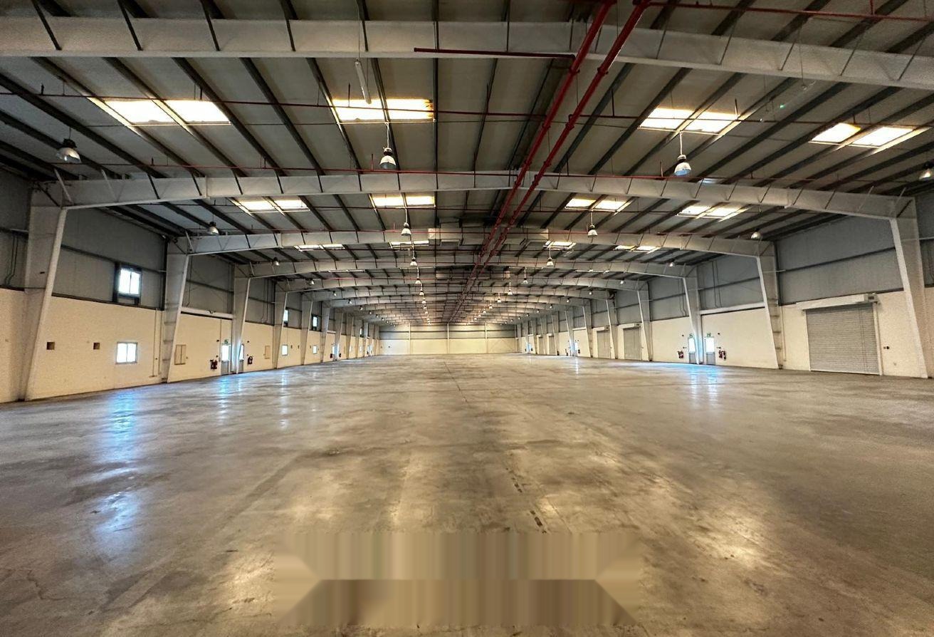 900 SQM Warehouse with Labor Accommodation in Sitra