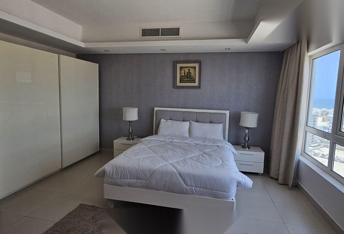 Fully Furnished 3-Bedroom Apartment with Sea View in Amwaj
