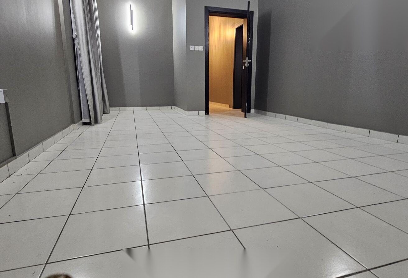 Semi-Furnished 2-Bedroom Apartment with Pool Access in Amwaj