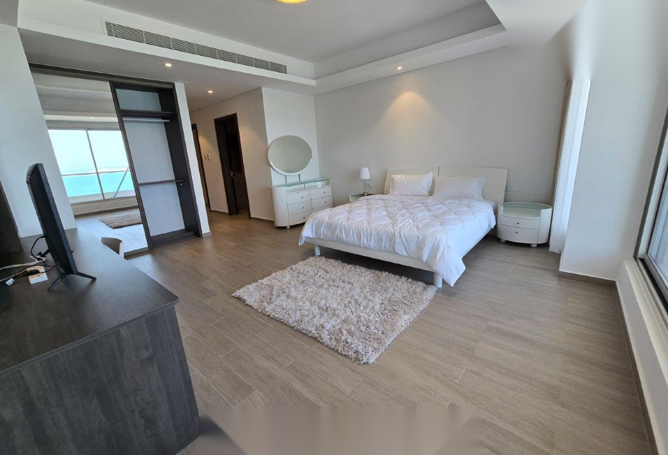 Fully Furnished 1-Bedroom Apartment with Balcony in Amwaj Islands