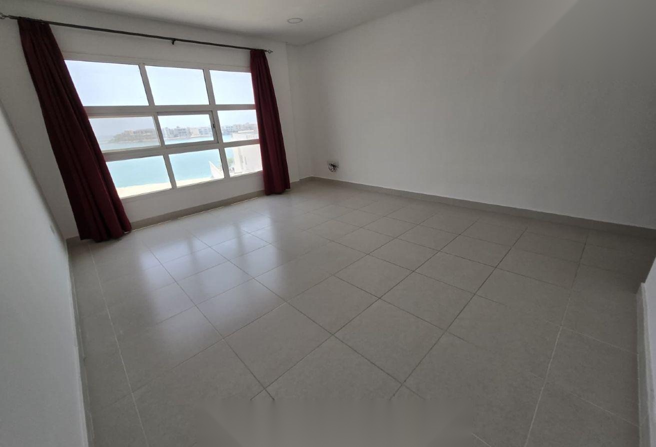 2-Bedroom Sea View Apartment with Balcony in Amwaj