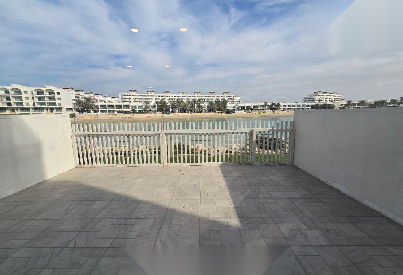 Double-Storey 3-Bedroom House with Sea Views, Amwaj Islands