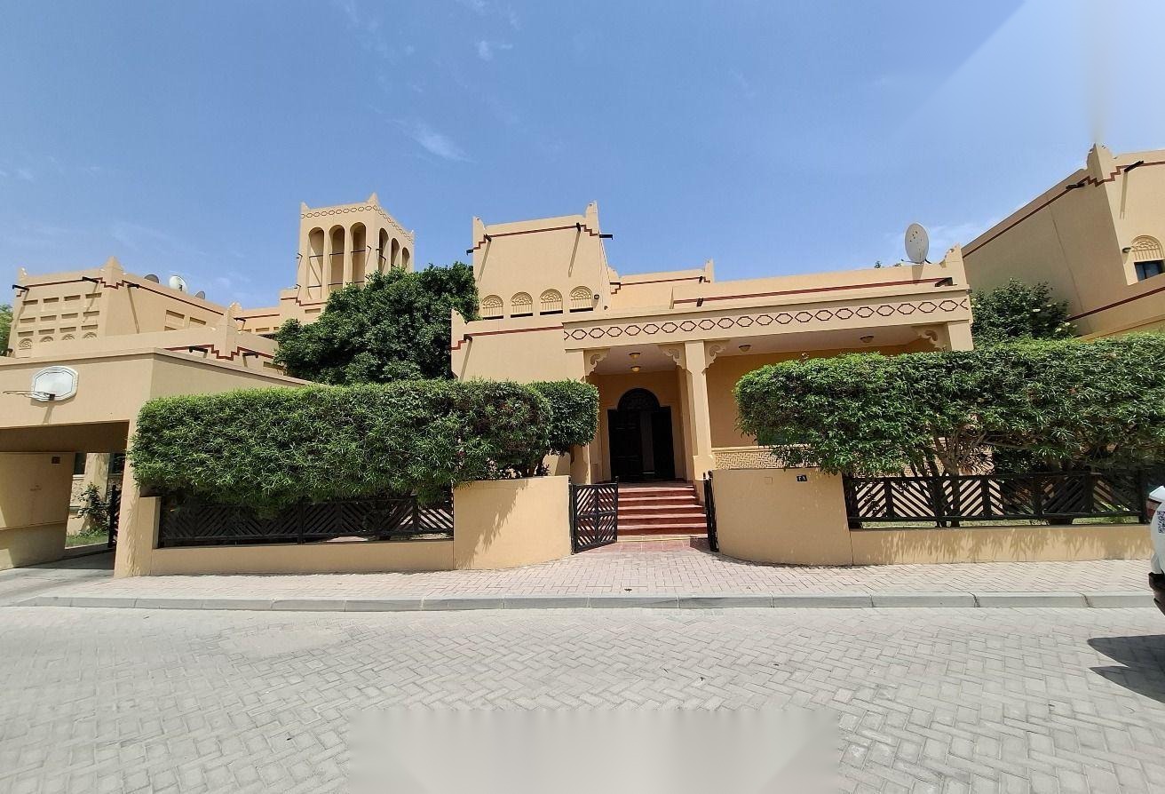 Semi-Furnished 4BR 2-Storey Villa in Janusan Compound