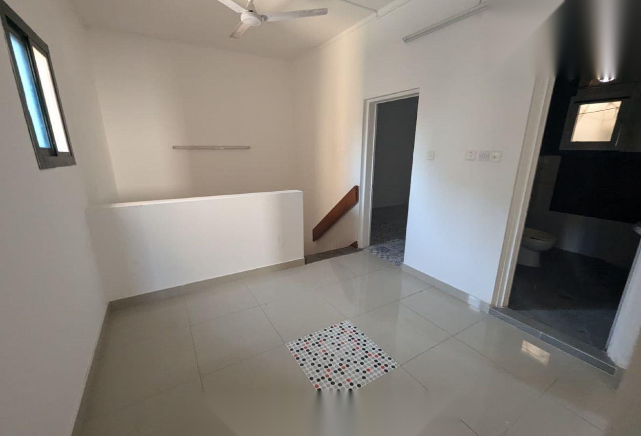 Unfurnished 5-Bedroom Villa in Hamad Town