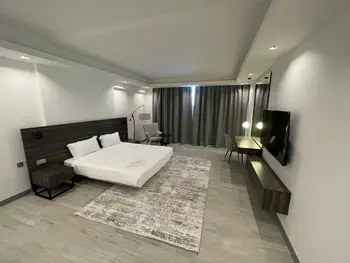 Elegant With Luxurious Amenities