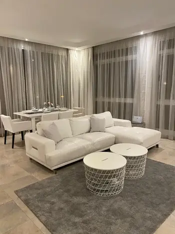 Modern And Bright - Great amenities