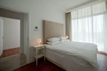 Modern And Bright - Great amenities