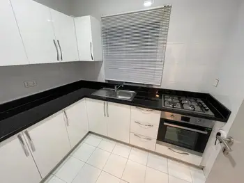 Bright - Closed Kitchen - Gas cooking-F1366