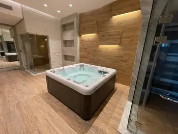 Super Deluxe With Great Amenities - SF1116