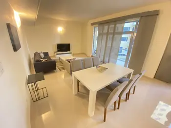 Spacious Bedroom Flat with Full Amenities - F1555