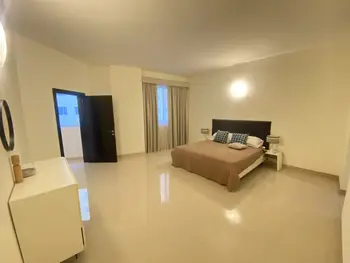 Spacious Bedroom Flat with Full Amenities - F1555