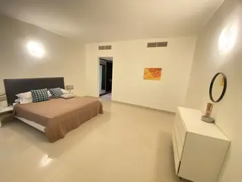 Spacious Bedroom Flat with Full Amenities - F1555