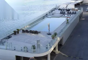 3-Bedroom Corner Apartment with Sea Views in Reef Island