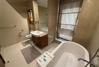 Fully Furnished 2-Bedroom Apartment with Sea View, Reef Island