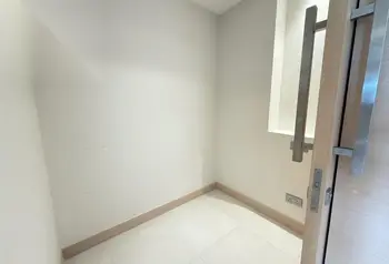 Fully Furnished 1-Bedroom Apartment in Reef Island