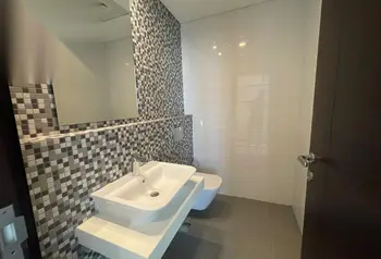 3-Bedroom Corner Apartment with Sea Views in Reef Island